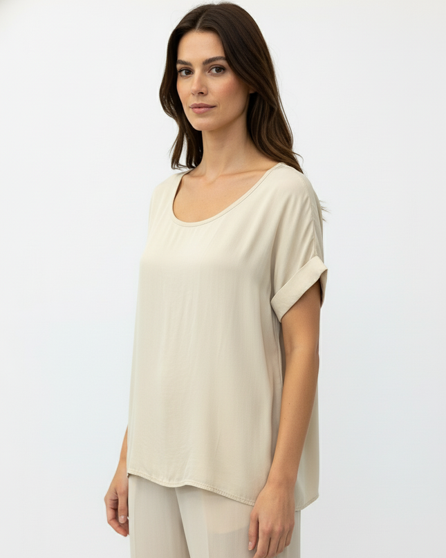 T-Shirt a manica corta fluida in viscosa con colletto rotondo
