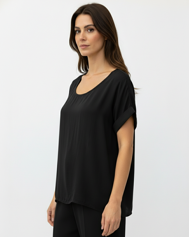 T-Shirt a manica corta fluida in viscosa con colletto rotondo