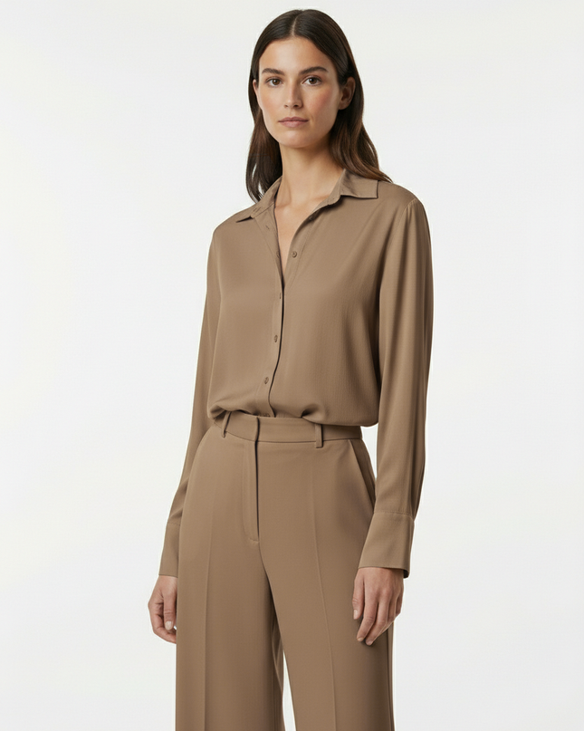 Camicia a manica lunga fluida in viscosa con colletto classico