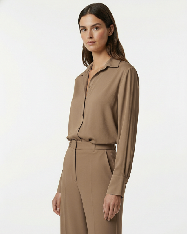Camicia a manica lunga fluida in viscosa con colletto classico