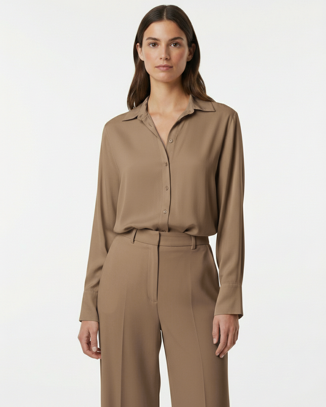 Camicia a manica lunga fluida in viscosa con colletto classico